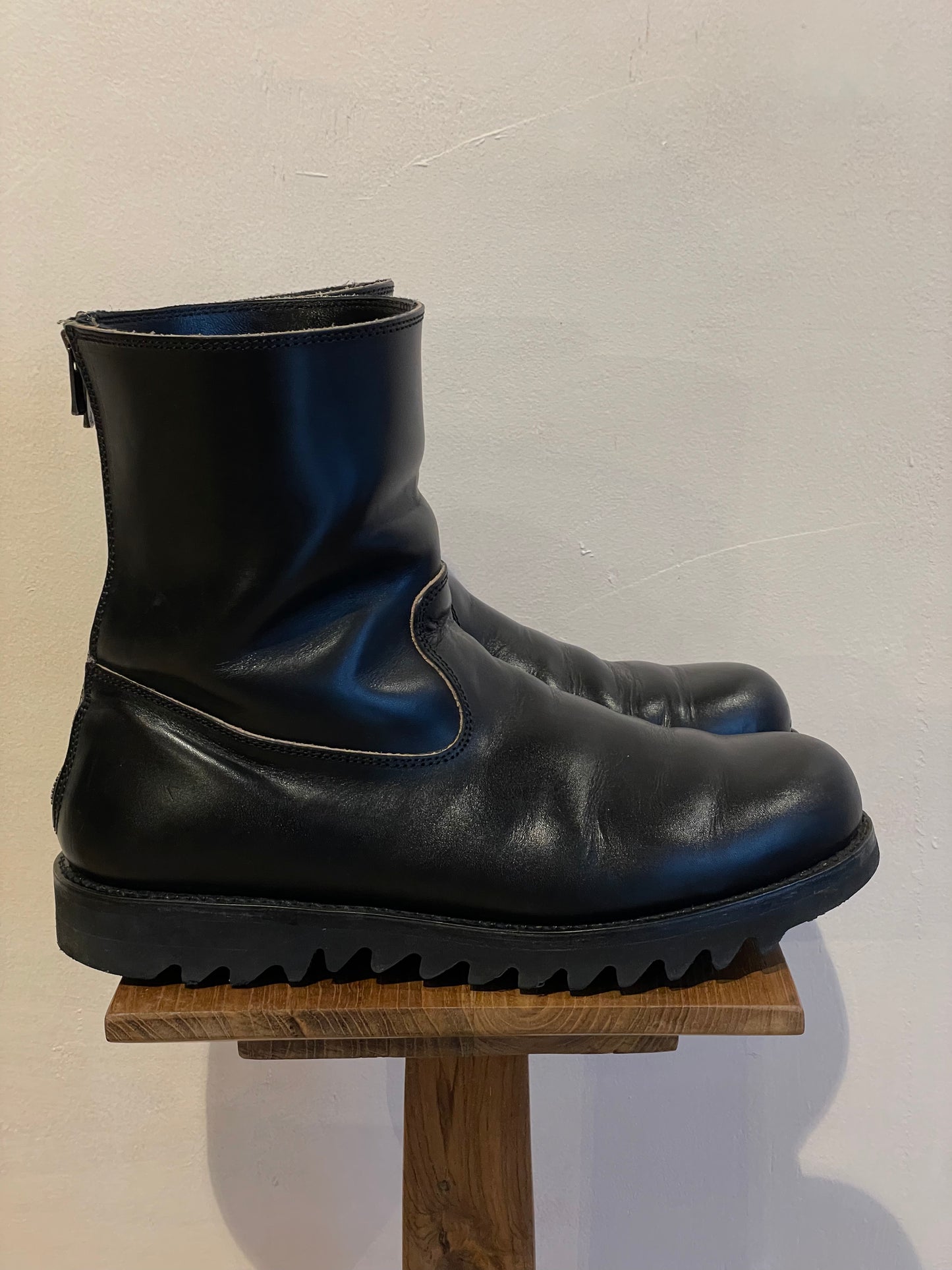 NORIEI BACK ZIP BOOTS
