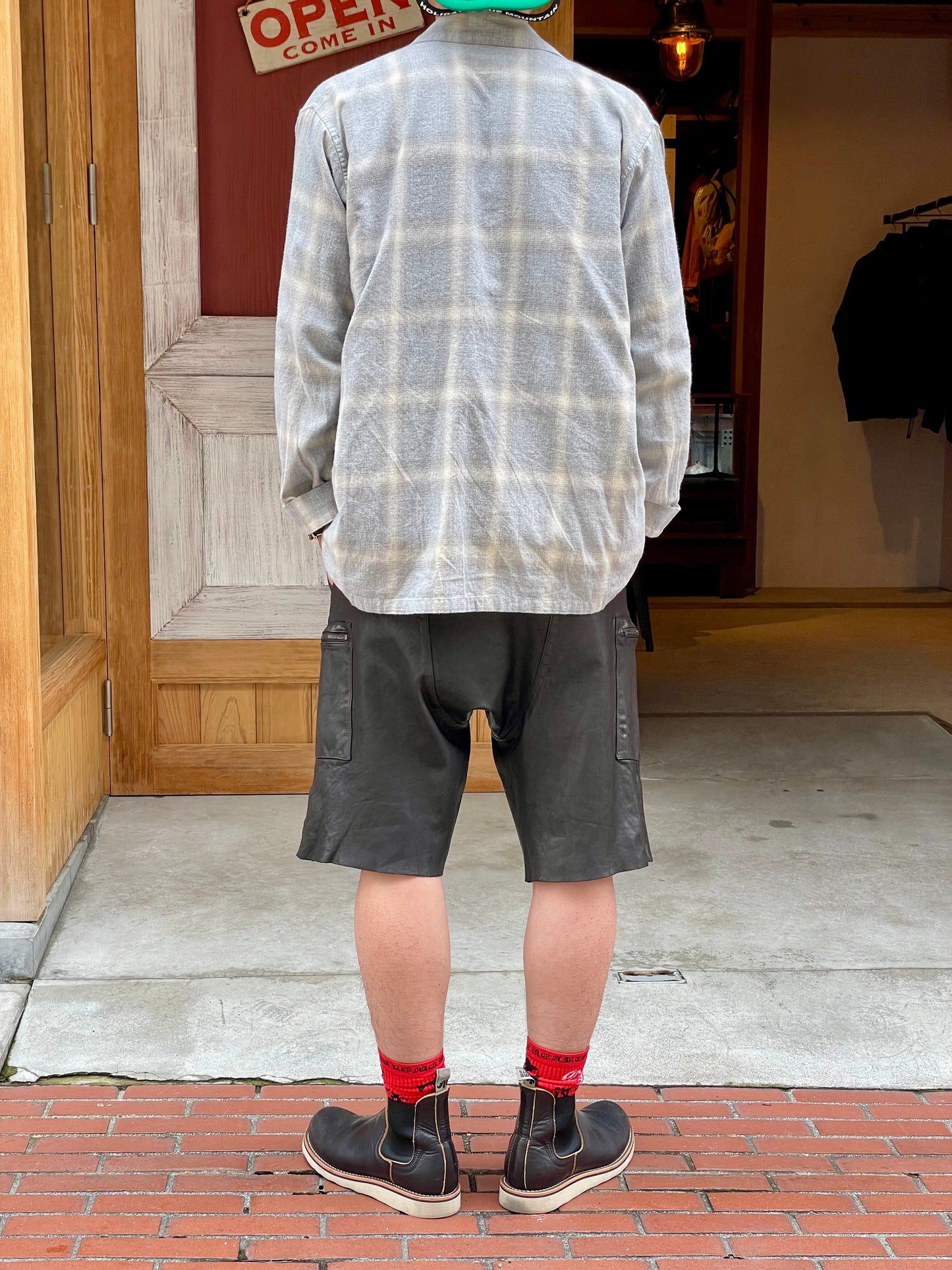 ISAMU KATAYAMA BACKLASH JAPAN STEER WHITE+MIMOSA/TANNED
“GARMENT-DYED” CARGO SHORTS