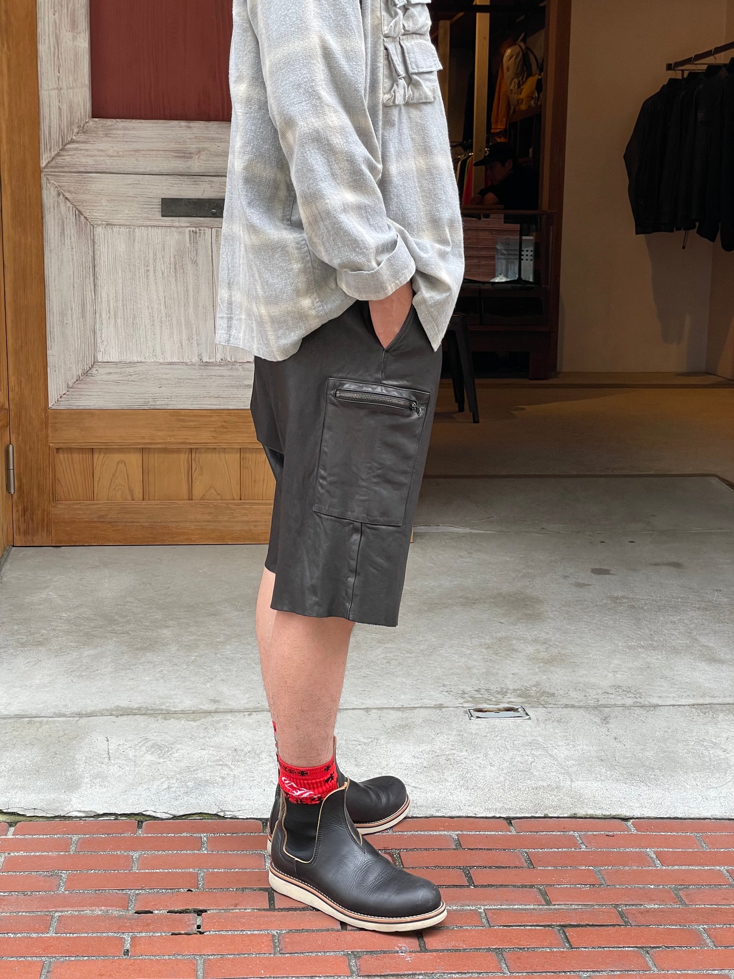 ISAMU KATAYAMA BACKLASH JAPAN STEER WHITE+MIMOSA/TANNED
“GARMENT-DYED” CARGO SHORTS