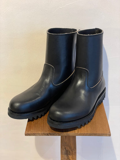 NORIEI BACK ZIP BOOTS