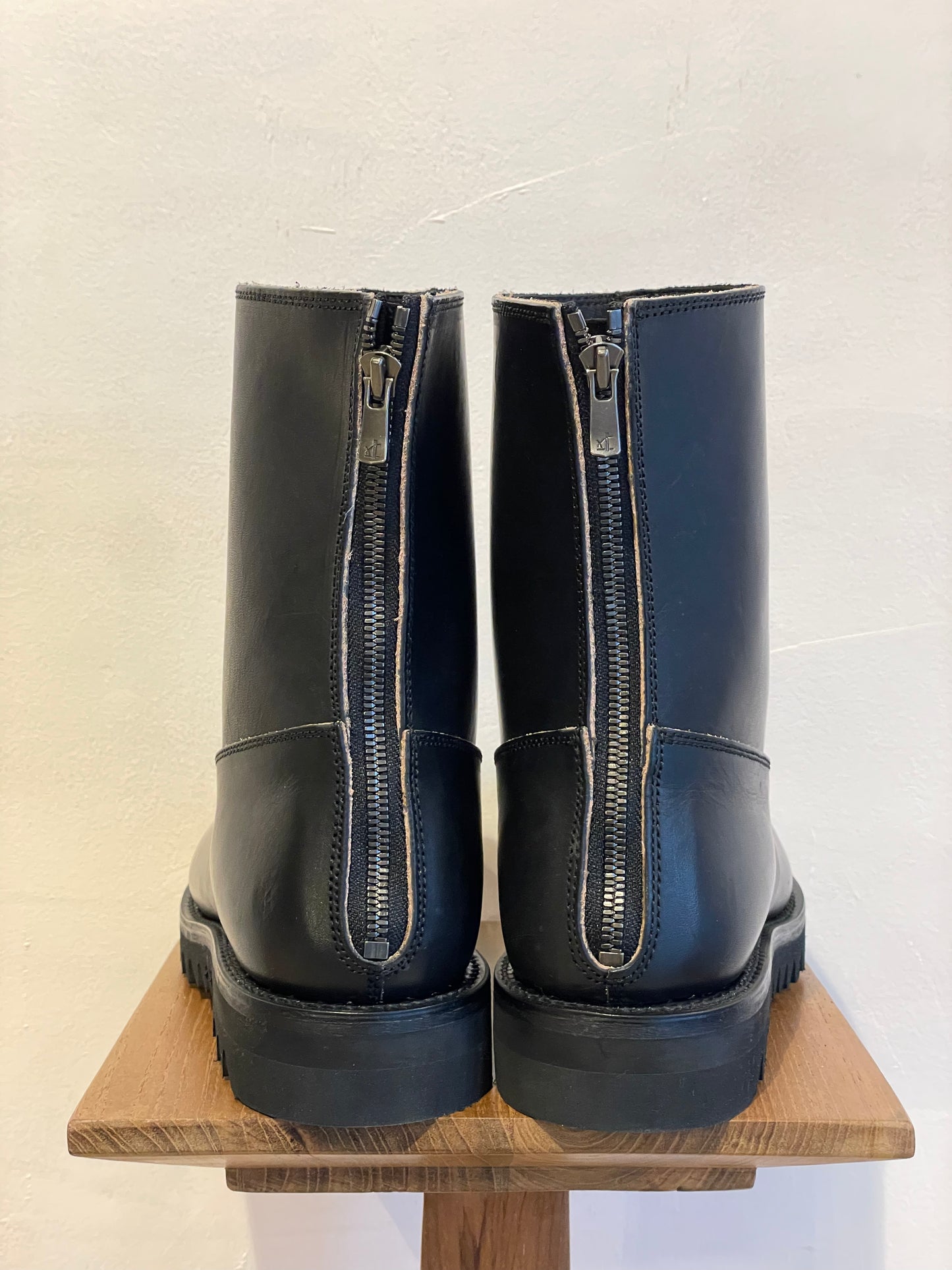 NORIEI BACK ZIP BOOTS