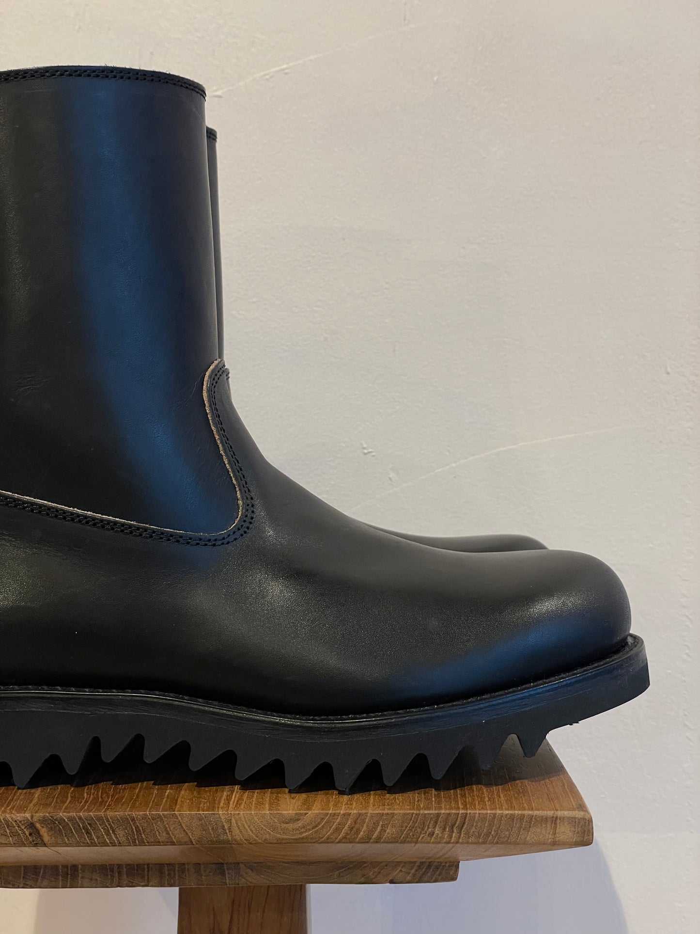 NORIEI BACK ZIP BOOTS