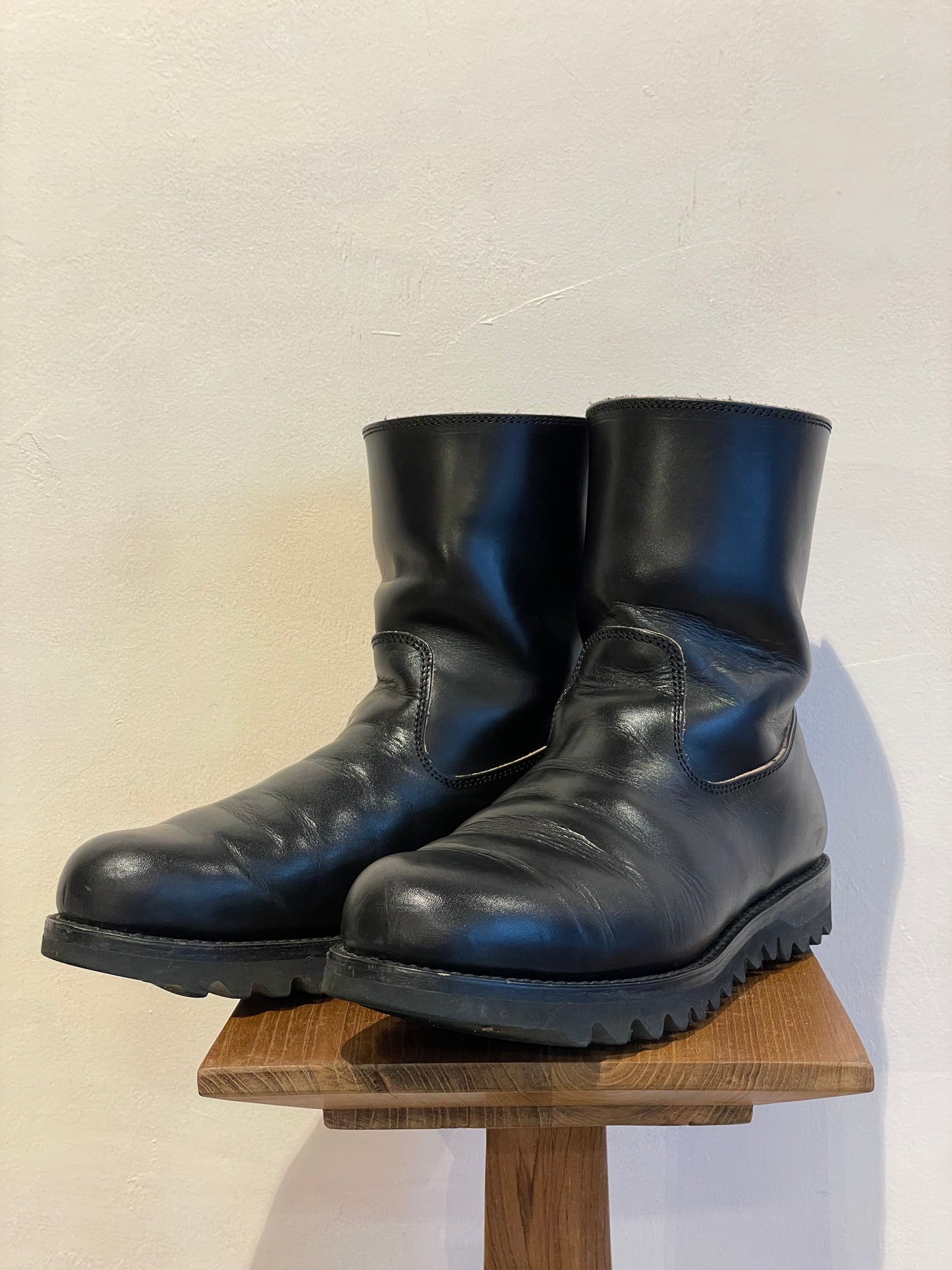 NORIEI BACK ZIP BOOTS